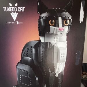 Lego Tuxedo Cat model 21349